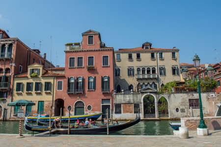discovery of the city of Venice and its small canals and romantic alleys, Italyのeditorial素材