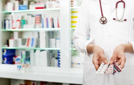 Pharmacist holding pillsの写真素材