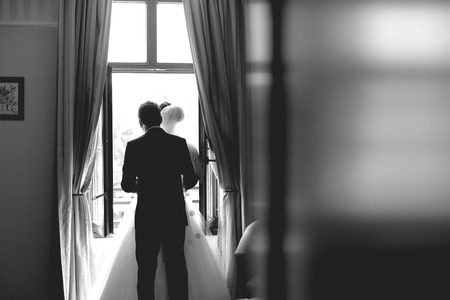 modern Bride and Groom in silhouetteの写真素材