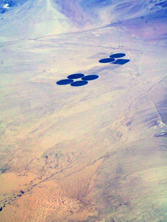 Expanding farming efforts in the southwest USA's deserts by tapping deep aquifers. These seven fields sit at the foothills of an Arizona mountain range, and seem to be spaced in such a way that will allow for more circle fields.の写真素材