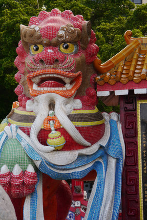 A protective foo dog greets visitors at Tin Hau Temple, Repulse Bay, Hong Kong.のeditorial素材