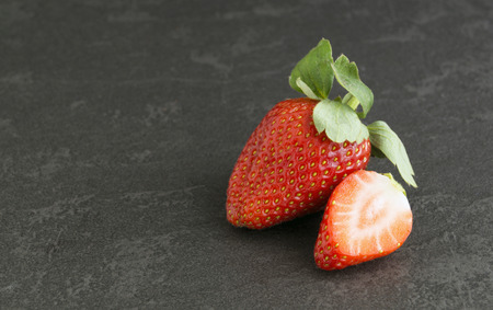 wicker basket with strawberries on a gray background
の写真素材