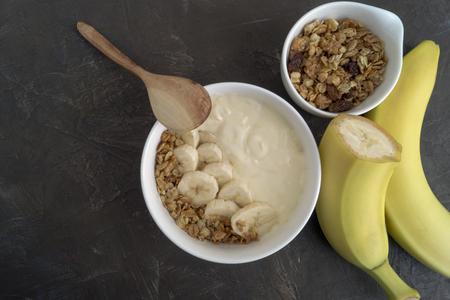 Natural homemade yogurt with muesli and banana.
の写真素材