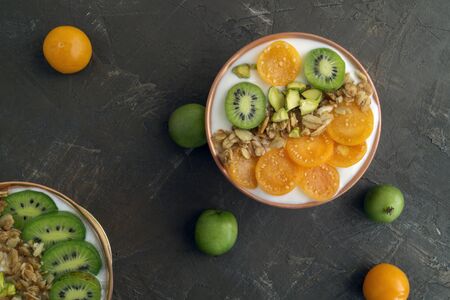 Natural healthy yogurt with muesli and fruit.
の写真素材