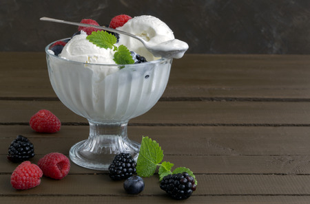 Ice cream balls in a glass vase.
の写真素材