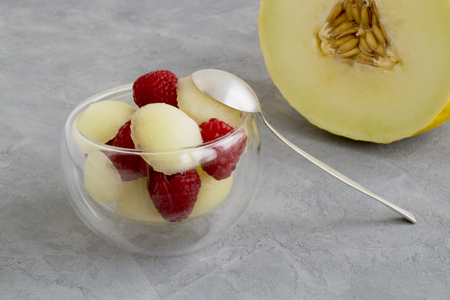 Summer fresh snack, melon and raspberry in a glass bowl.
の写真素材