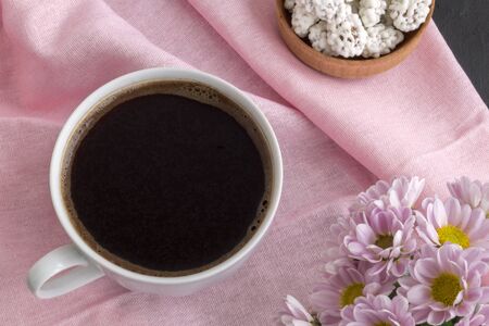 morning invigorating coffee in a white Cup
の写真素材