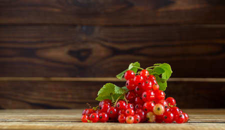 ripe red currants on a wooden backgroundの写真素材