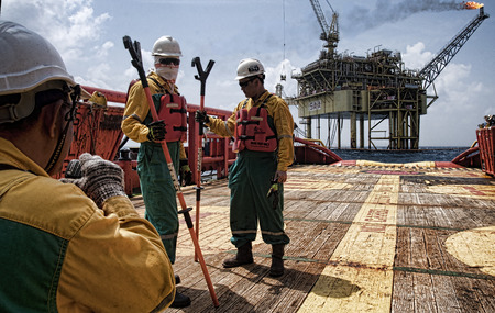 ship deck crew stand by waiting instruction from platformのeditorial素材