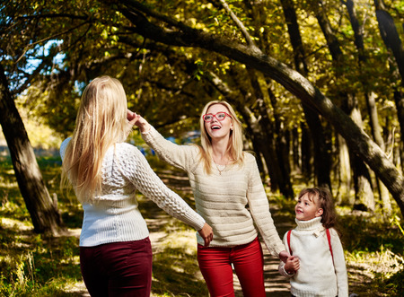 meeting Happy sisters in parkの写真素材