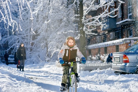 Cyclist in snowy parkの写真素材