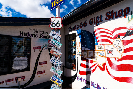 SELIGMAN, ARIZONA, USA-MAY 2, 2016: Views of the route 66 decorations in the city of Seligman in Arizona. Seligman is a small city along the historic route 66, now it is Freeway 40.のeditorial素材