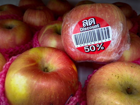 50 Percent Discount Red Apples on The Supermarket Shelfの写真素材