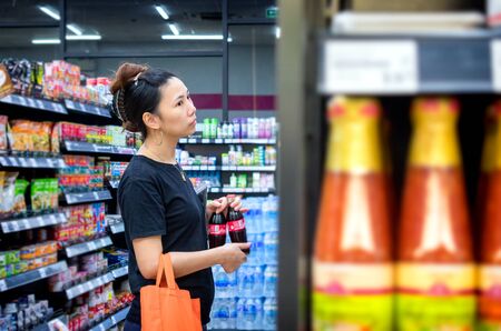 BANGKOK, THAILAND - OCTOBER 30: A customer shops in the aisles of MaxValu supermarket in Bangkok on October 30, 2017.のeditorial素材
