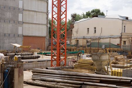 Ñonstruction site in a city.