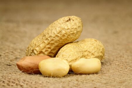 Peeled Peanuts