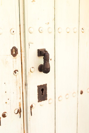 Close-up. Vintage handle for knocking on the door in the form of a handの写真素材