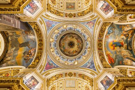 The arch of the main dome of St. Isaac's Cathedral. Saint - Petersburg. August 2017.のeditorial素材