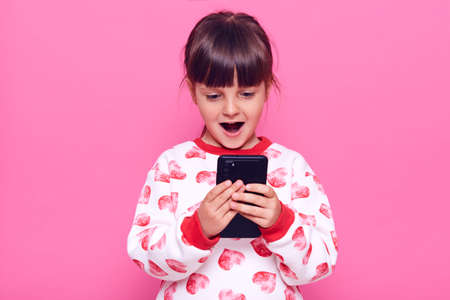 Little girl replying message background.の写真素材