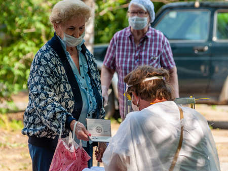 Petrozavodsk, Russia - 26 Juny 2020. the referendum in Russia on the adoption of amendments to the Constitution began on June 25. part of the voting takes place at improvised street polling stations.のeditorial素材