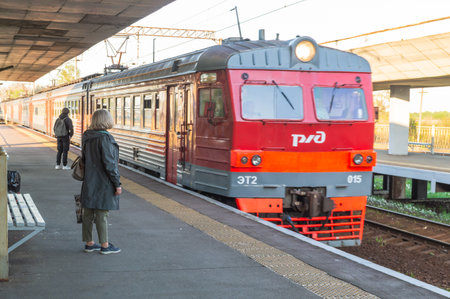 Saint Petersburg, Russia - 20 May 2023. Passengers on the platform of the railway station and the arriving trainのeditorial素材