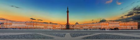 Alexander Column and General Staff on Palace Square, Saint Petersburg, Russiaのeditorial素材