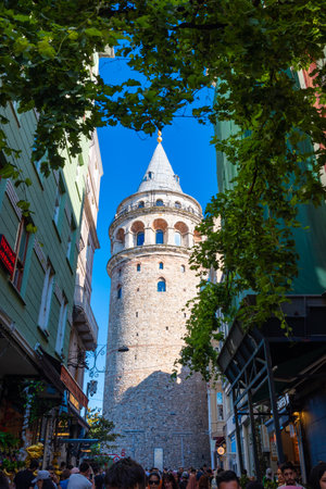 Visit istanbul background vertical photo. Galata Tower and tourists. Istanbul Turkiye - 7.15.2023のeditorial素材