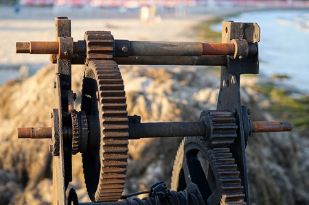 Rusty zhesterenki old winch on the beach