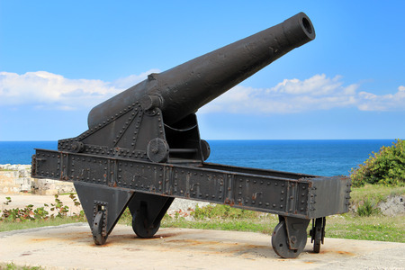 The cannon at the fortress of El Morro in Cubaの写真素材