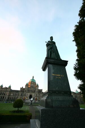 BC Parliament building in Victoria with Queen Victoria  statue at the front of the pictureのeditorial素材