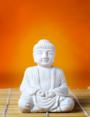 Buddha statue on bamboo mat の写真素材