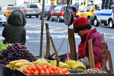 NEW YORK CITY - MARCH 26: Fresh produce being sold by a street vendor, a popular profession in Chinatown March 26, 2010 in New York, New York.のeditorial素材