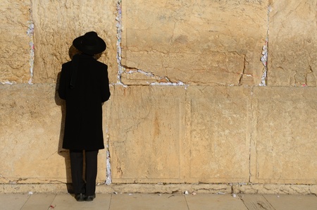 JERUSALEM - FEBRUARY 19: A hassidic Jew prays at the wailing wall in the Old City February 19, 2012 in Jerusalem, Israel. The wall is the holiest site in Judasim.のeditorial素材