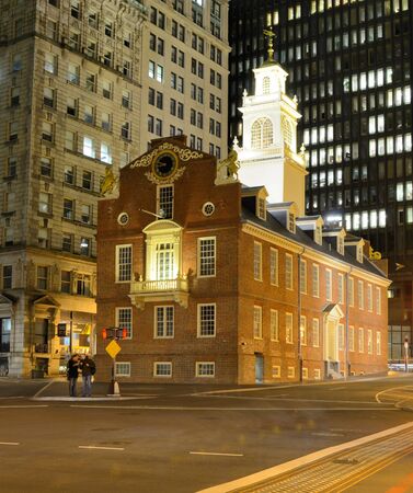 BOSTON - APRIL 4: Old State House April 4, 2012 in Boston, MA. Built in 1713, it is the oldest surviving public building in Boston and now serves as a history museum.のeditorial素材