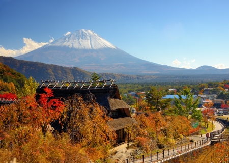 Historic Japanese huts in Kawaguchi, Japan with Mt Fuji Visible in the distance.のeditorial素材