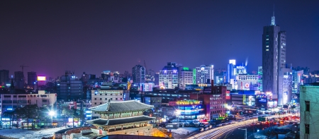 SEOUL - FEBRUARY 13: Seoul Panorama at Namdaemun Gate February 13, 2013 in Seoul, ROK. With over 25 million people, nearly half of South Koreans live in the metropolitan area.のeditorial素材