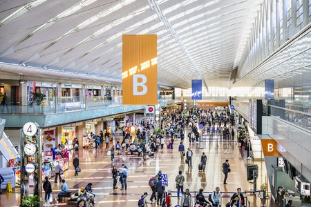 TOKYO, JAPAN - MARCH 24, 2014: Passengers in Terminal B of Haneda Airport. Haneda is one of the two primary airports that serve the Greater Tokyo Area.のeditorial素材