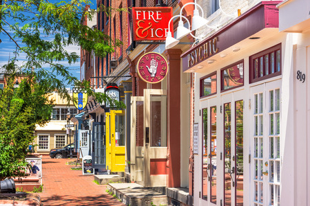 BALTIMORE, MARYLAND - JUNE 14, 2016: Shops at Fell's point. The historic waterfront neighborhood was established in 1763 along the north shore of the Baltimore Harbor.のeditorial素材