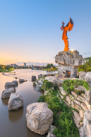 WICHITA, KANSAS - AUGUS 31, 2018: The confluence of the Arkansas and Little Arkansas River at the Keeper of the Plains near downtown Wichita at dawn.のeditorial素材