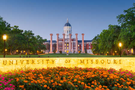 COLUMBIA, MISSOURI - AUGUST 27, 2018: The University of Missouri campus and main sign at Francis Quadrangle during twilight.のeditorial素材