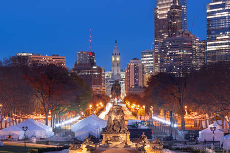 Philadelphia, Pennsylvania, USA in autumn overlooking Benjamin Franklin Parkway.のeditorial素材