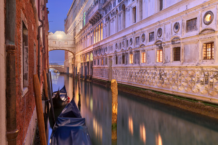 Bridge of Sighs in Venice, Italy at dawn over the Rio di Palazzo with tucked away gondolas.の写真素材