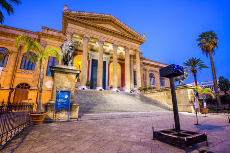 PALERMO, ITALY - NOVEMBER 10, 2022: Massimo Theater at twilight. The Teatro Massimo Vittorio Emanuele is an opera house opened in 1897.のeditorial素材