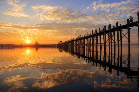 U-Bein Bridge in Mandalay, Myanmar at dawn.の写真素材
