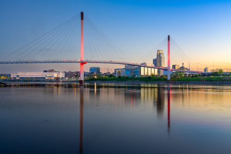 Omaha, Nebraska, USA Skyline on the Missouri River at dusk.の写真素材