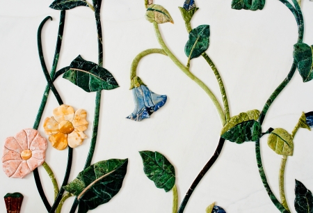 ABU DHABI - JUNE 5: The decor in the mosque on June 5, 2013 in Abu Dhabi. Sheikh Zayed Mosque is named after Sheikh Zayed bin Sultan Al Nahyan - the founder and first president of the United Arab Emirates. Next to it is buried.のeditorial素材