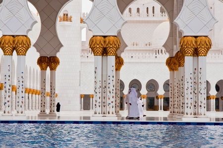 ABU DHABI - JUNE 5: Sheikh Zayed Mosque on June 5, 2013 in Abu Dhabi. Named in honor of Sheikh Zayed bin Sultan Al Nahyan - the founder and first president of the United Arab Emirates. Next to it is buried.のeditorial素材
