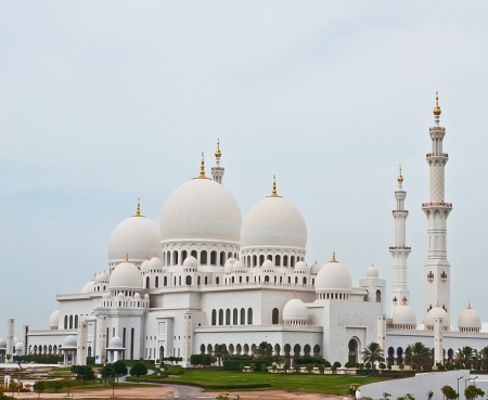 ABU DHABI - JUNE 5: Sheikh Zayed Mosque on June 5, 2013 in Abu Dhabi. Named in honor of Sheikh Zayed bin Sultan Al Nahyan - the founder and first president of the United Arab Emirates. Next to it is buried.のeditorial素材