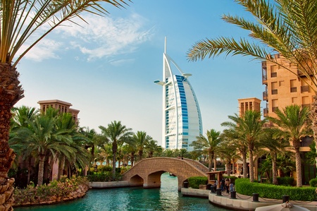 DUBAI - JUNE 3: The famous hotel and tourist district of Madinat Jumeirah 3, 2013 in Dubai. Built with ancient style, has many shops, restaurants and viewing platforms on Burzh al Arabのeditorial素材