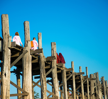 Bridge U-Bein teak bridge is the longest. Sunset with silhouettes of people unrecognizableの写真素材